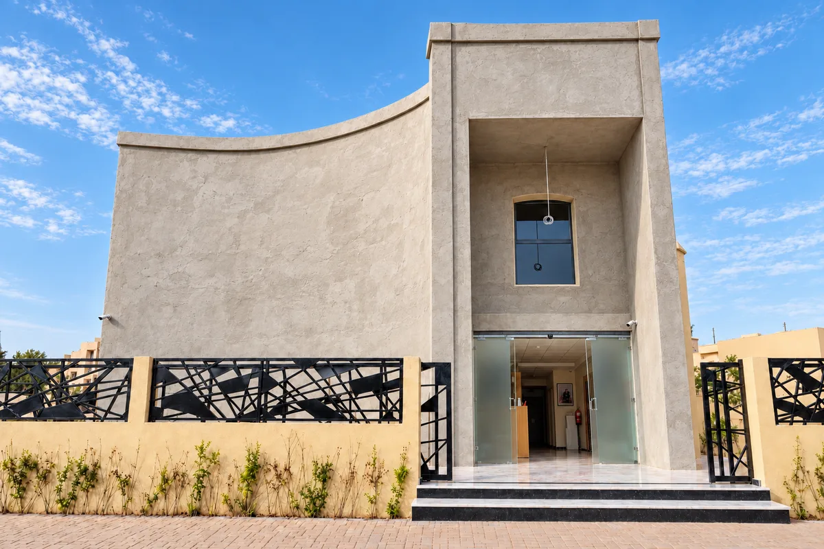 Façade avant habillage Alucobond — réalisation SUPPORTS Marrakech